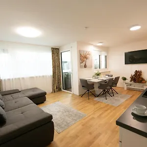 https://schnes-living-am-donauufer.vienna-besthotels.com
