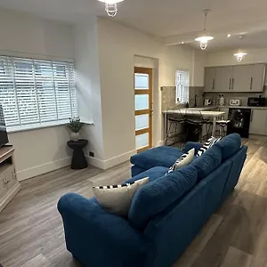 https://villa-the-seaside-snug.yorkshirehotels.net